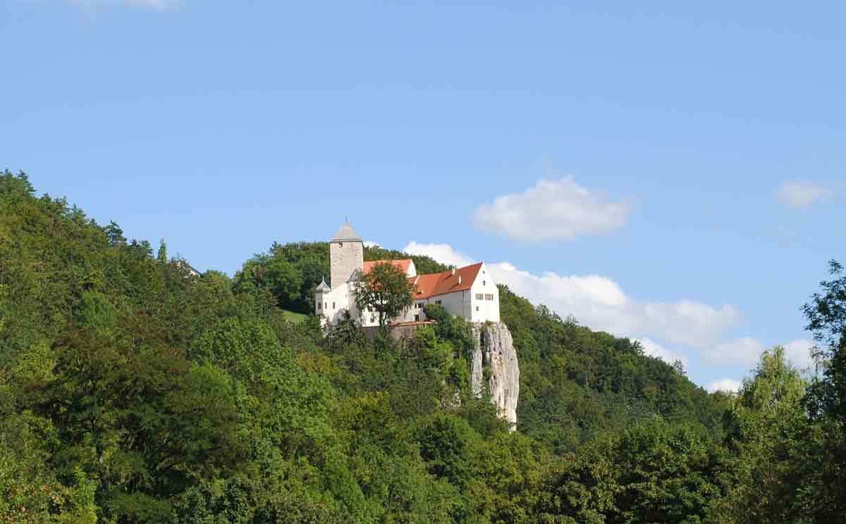 Burg Prunn auf dem Hügel