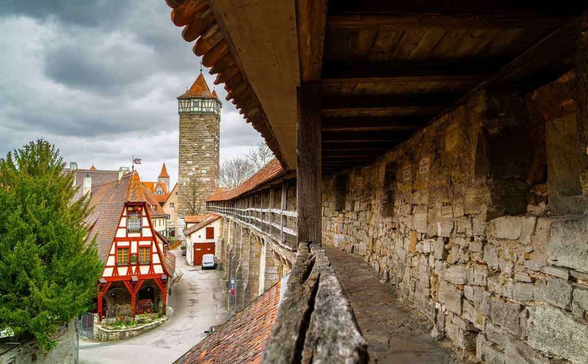 Blick von der Stadtmauer in Rothenburg ob der Tauber